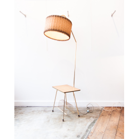 Lampadaire-tablette et porte-revue 