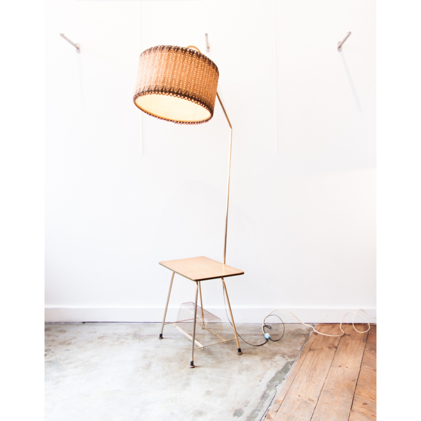 Lampadaire-tablette et porte-revue 