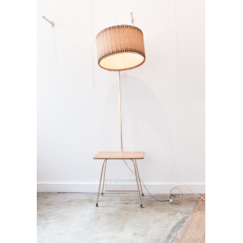 Lampadaire-tablette et porte-revue 