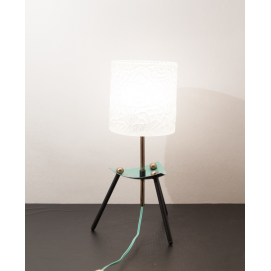 Lampe de table tripode et vintage