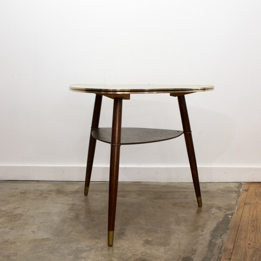 Table basse triangulaire et tripode