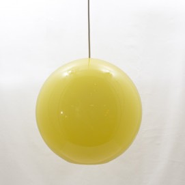 Suspension sphérique en verre jaune