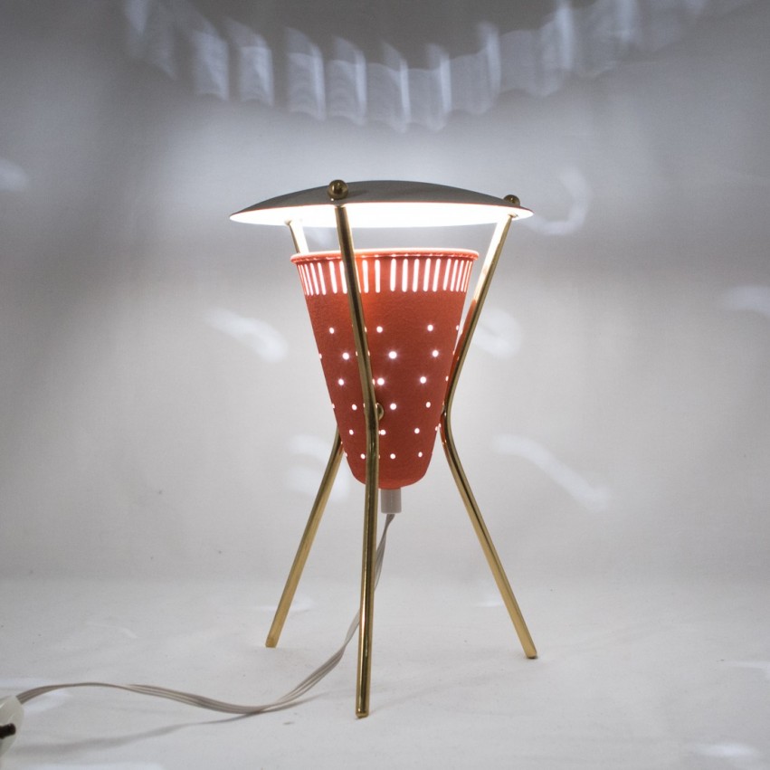 Lampe tripode en tôle perforée