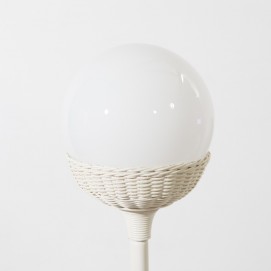 Lampadaire en rotin et boule Mazda