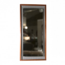 Miroir vertical en bois et tôle perforée