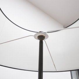 Lampadaire-tablette tripode en Formica