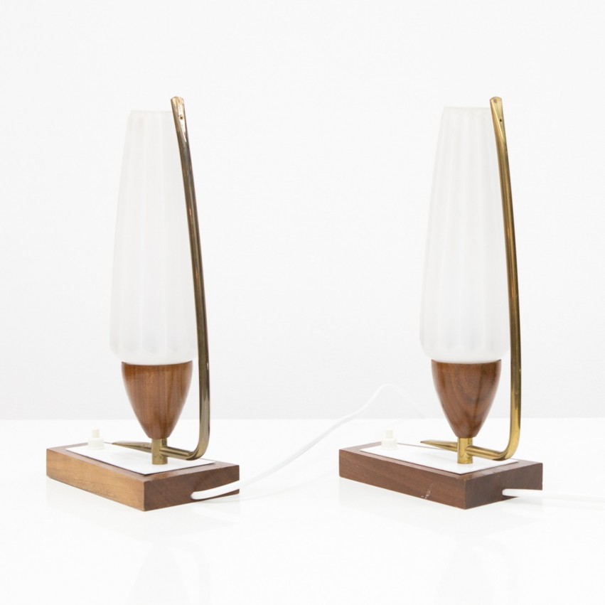 Paire de lampes de chevet bois, laiton et verre opale