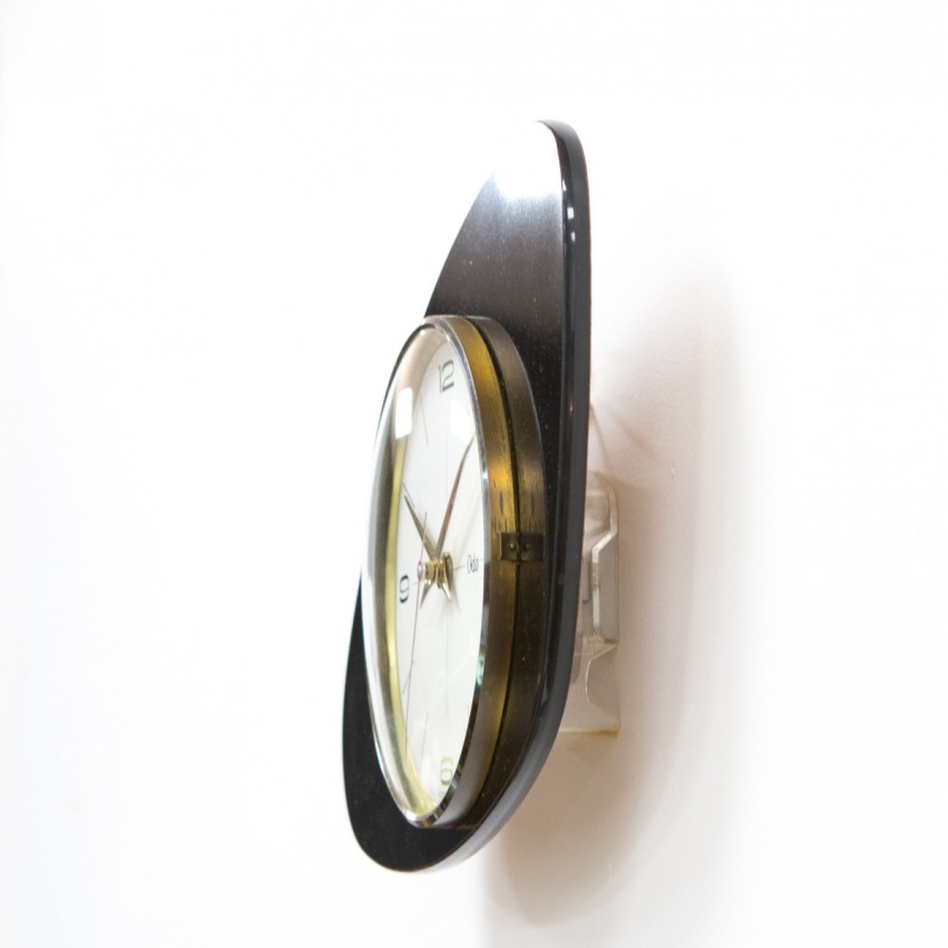 Horloge moderniste Odo en Formica et laiton