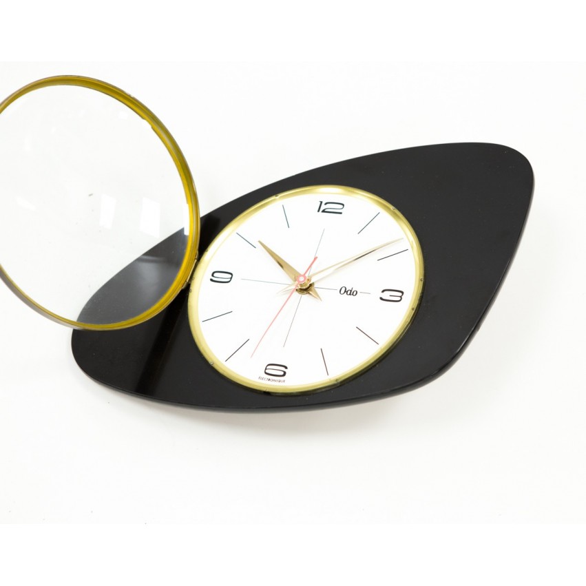 Horloge moderniste Odo en Formica et laiton