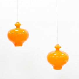 Lustre constitué de verreries orange d'Hans-Agne Jakobsson