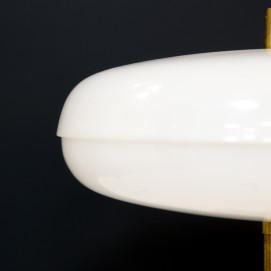 Lampe italienne tripode en laiton et Plexiglas