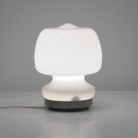 Lampe d'appoint italienne en verre opale des années 1960