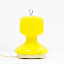 Lampe mobile en verre jaune et métal surmontée d'une poignée