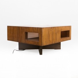 Prototype de table basse lumineuse des années 1950 en bois et Plexiglas.