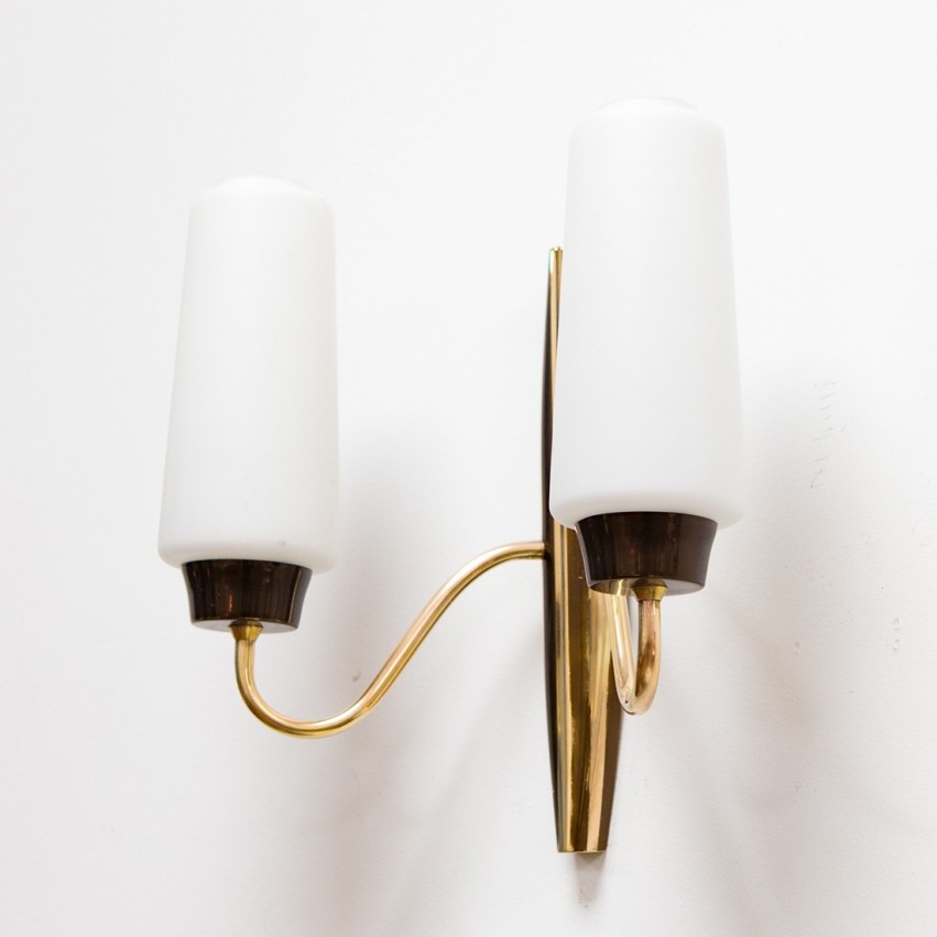 Applique double en laiton et verre opale des années 1950