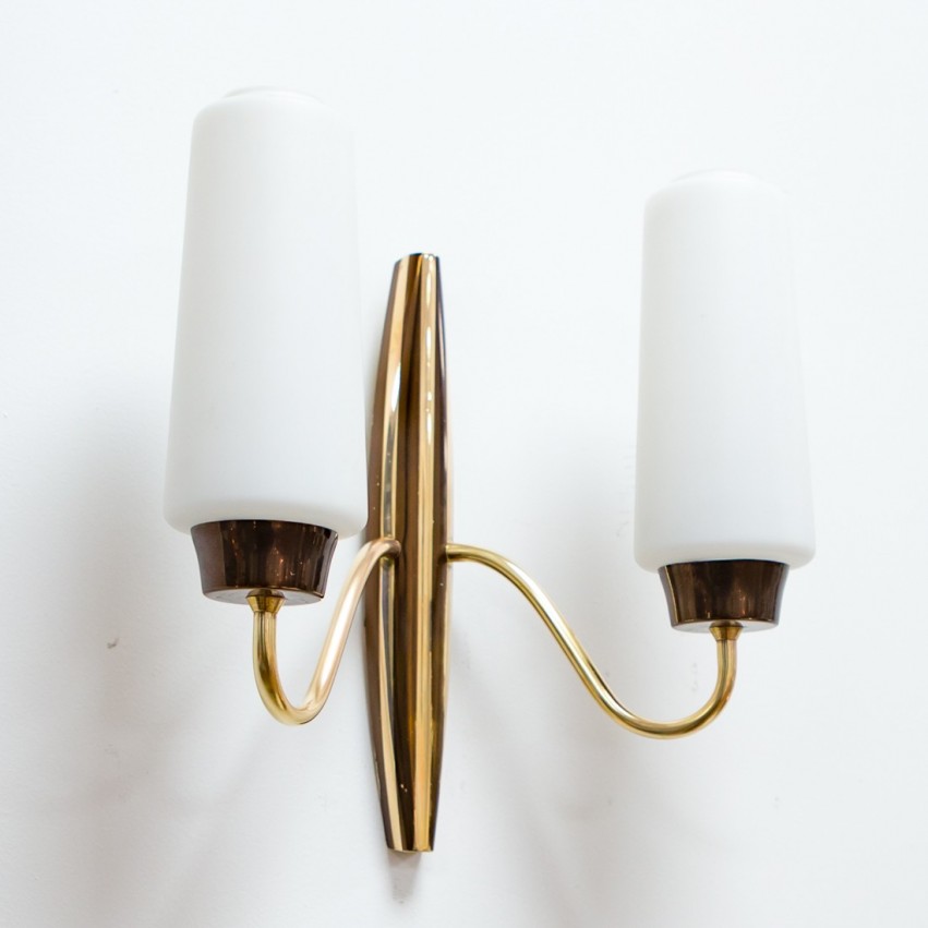 Applique double en laiton et verre opale des années 1950