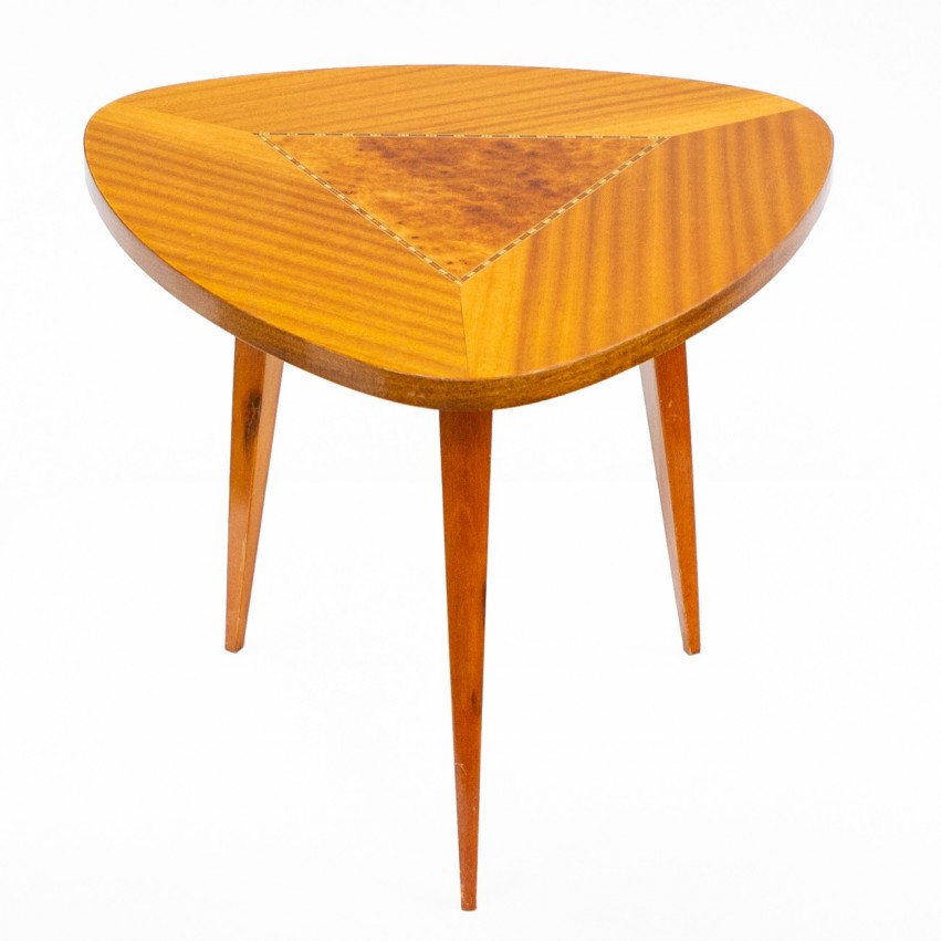 Table basse triangulaire tripode des années 1950