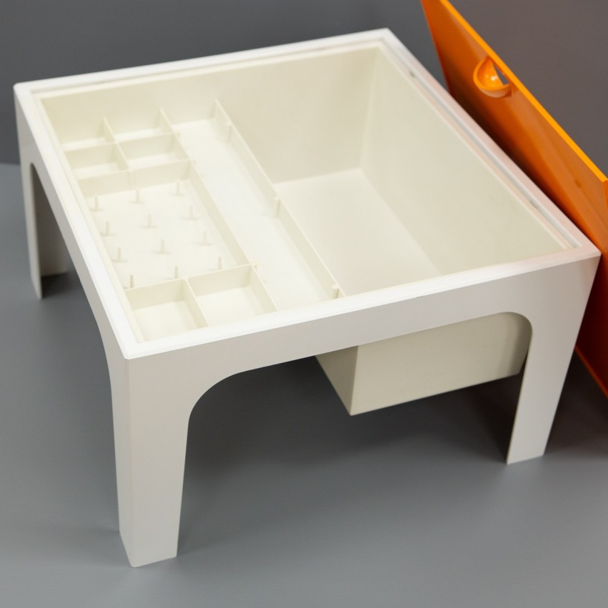 Table basse et travailleuse en plastique - Flair