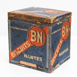 Boite cubique du Biscuit Nantais