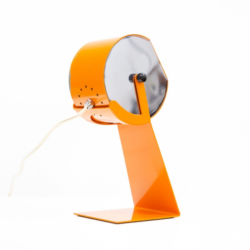 Lampe de chevet ou de bureau italienne, des années 1960, en métal orange et chromé.