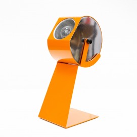 Lampe de chevet ou de bureau italienne, des années 1960, en métal orange et chromé.