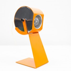 Lampe de chevet ou de bureau italienne, des années 1960, en métal orange et chromé.