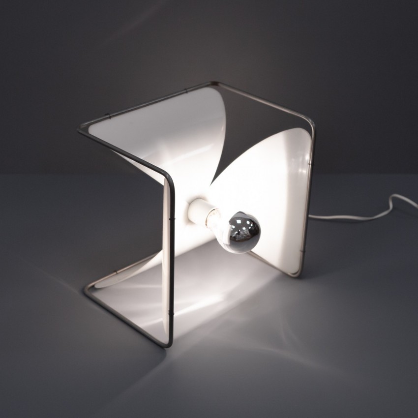 Fleur lumineuse en Plexiglas de J.L. Rignault Fleur lumineuse en Plexiglas de J.L. Rignault