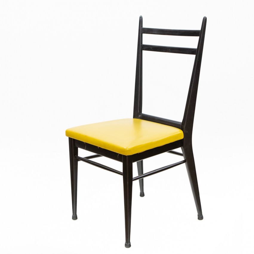 Chaises en bois et Skaï jaune d'Henri Lancel pour MAF