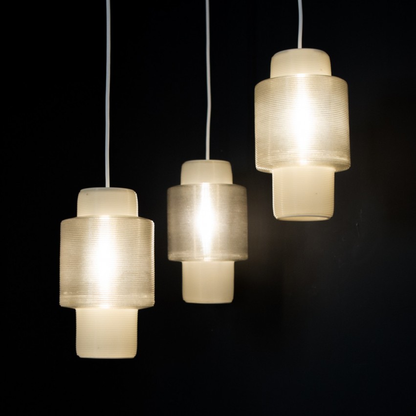 Lustre fait de trois lampions en Rotaflex