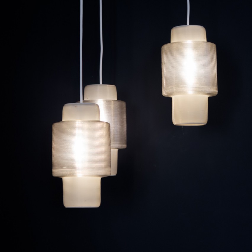 Lustre fait de trois lampions en Rotaflex