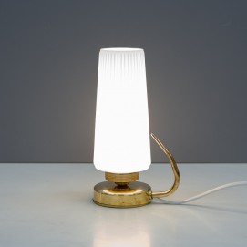 Lampe mobile en verre cannelé et laiton