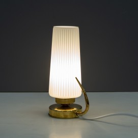 Lampe mobile en verre cannelé et laiton