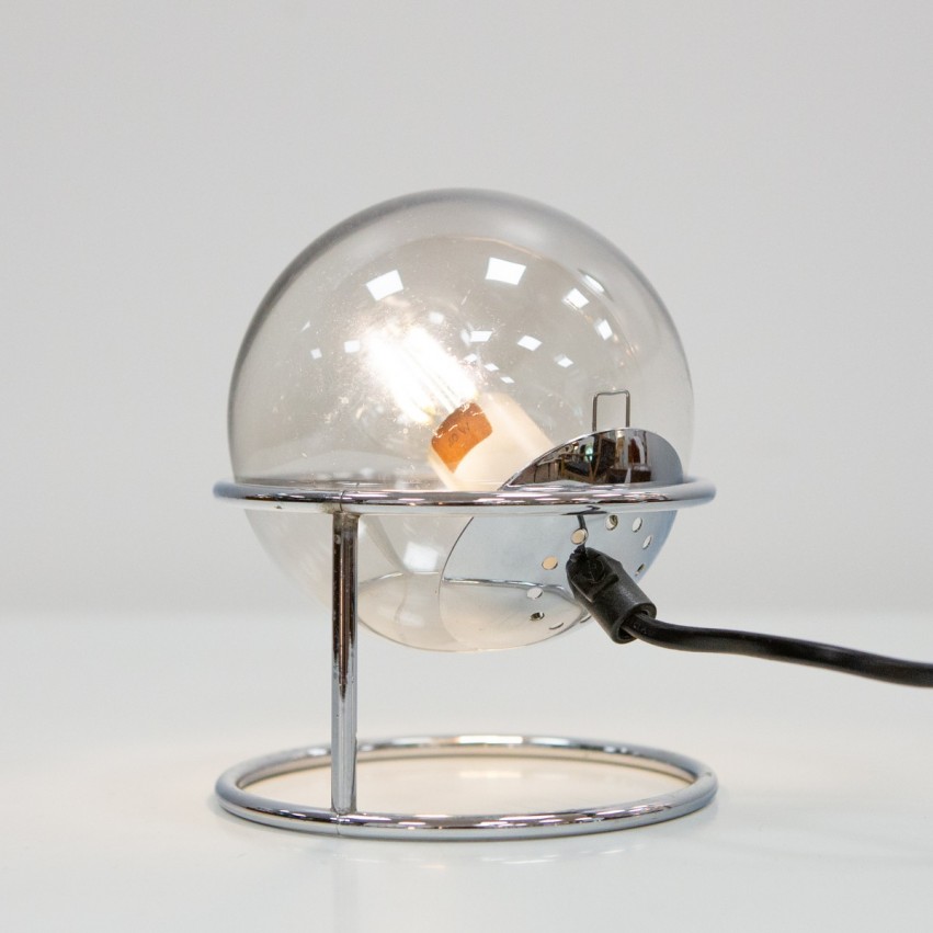 Lampe boule de verre et socle chromé des années 1970