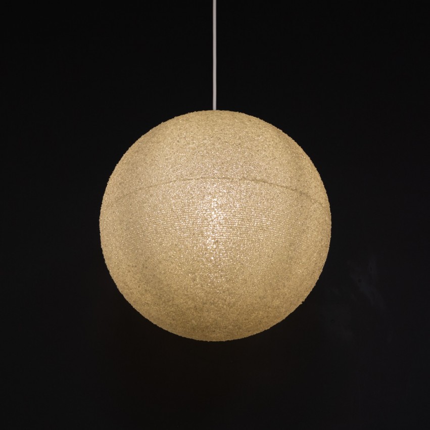 Grande suspension sphérique en résine