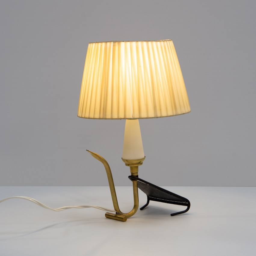 Lampe mobile tripode des années 1950 en tôle perforée et lamelles de plastique