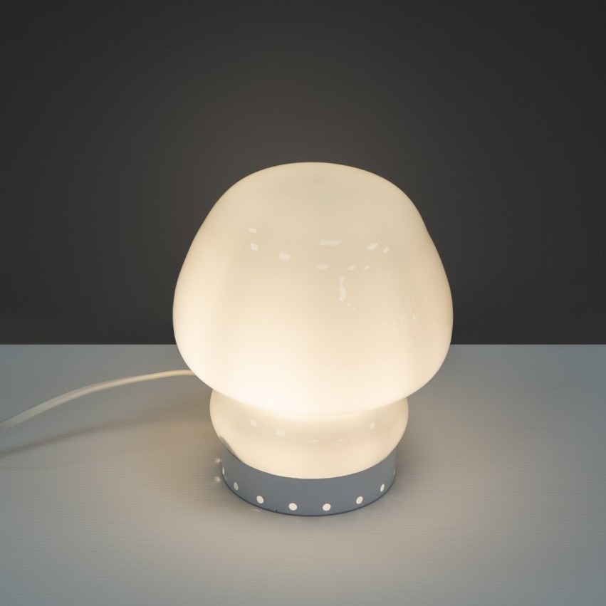 Lampe champignon en verre opale et tôle perforée des années 1960