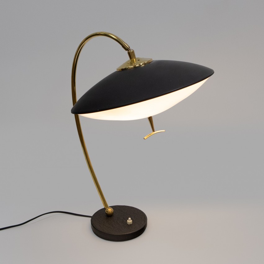 Lampe de bureau orientable des années 1950 en métal, laiton et Plexiglas opale