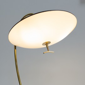 Lampe de bureau orientable des années 1950 en métal, laiton et Plexiglas opale