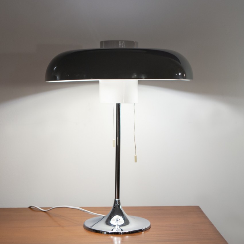 Lampe de bureau Arlus - Piètement chromé et réflecteur en tôle laquée de gris