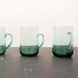 Mugs ou chopes en verre vert translucide et vintage !