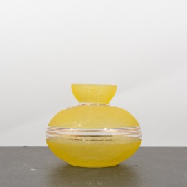 Vase en verre granité jaune et doré des années 1950