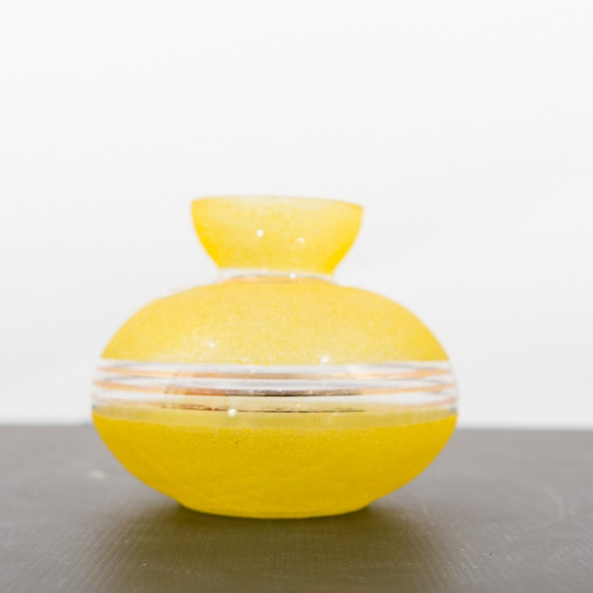 Vase en verre granité jaune et doré des années 1950