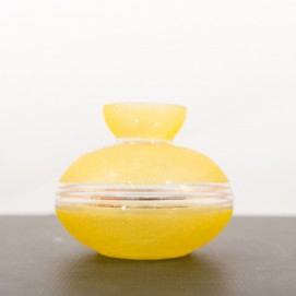 Vase en verre granité jaune et doré des années 1950