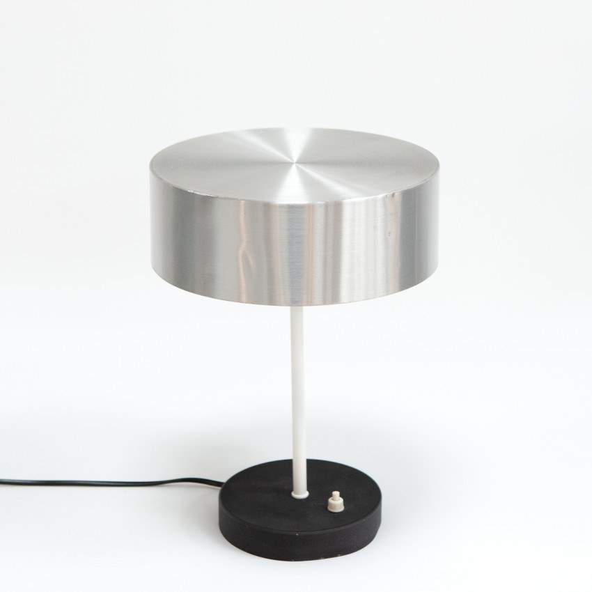 Lampe de bureau des années 1960 avec abat-jour cylindrique en aluminium Lampe de bureau des années 1960 avec abat-jour cylindrique en aluminium