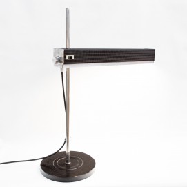 Lampe d'atelier Jumo au réflecteur parallélépipédique en tôle ajourée coulissant sur une tige chromée