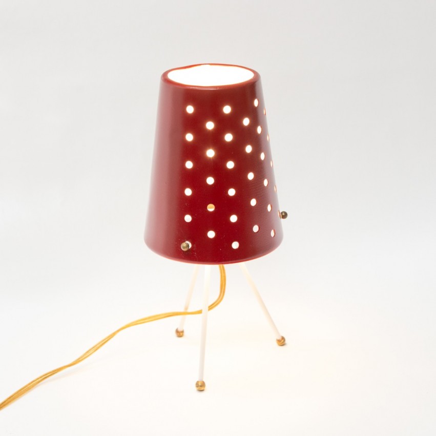 Lampe tripode des années 1950 en tôle perforée rouge