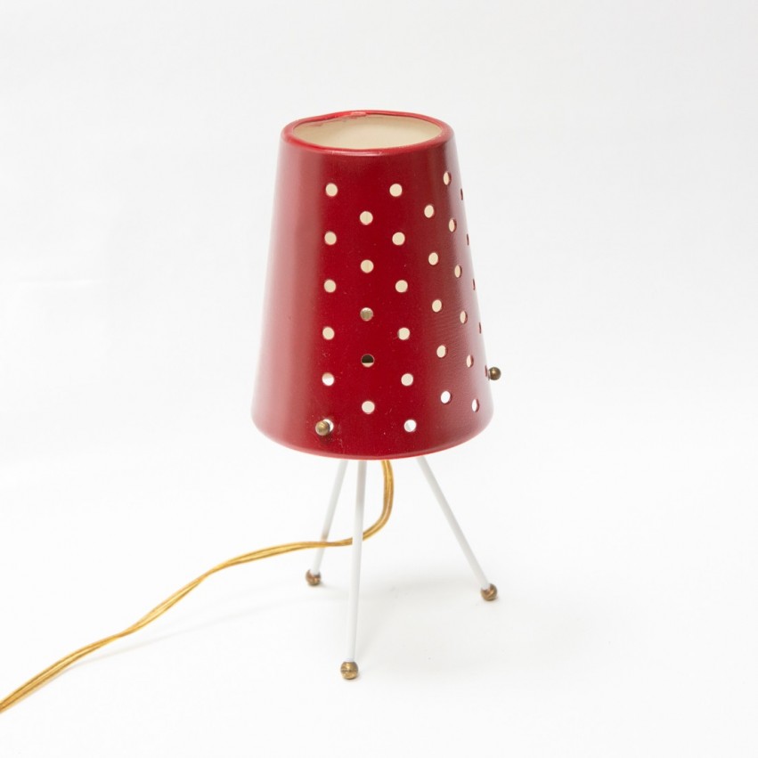 Lampe tripode des années 1950 en tôle perforée rouge