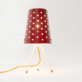Lampe tripode des années 1950 en tôle perforée rouge