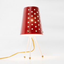 Lampe tripode des années 1950 en tôle perforée rouge