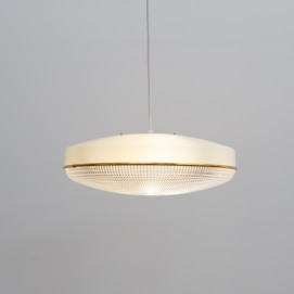 Suspension UFO en résine opale éditée par Erco